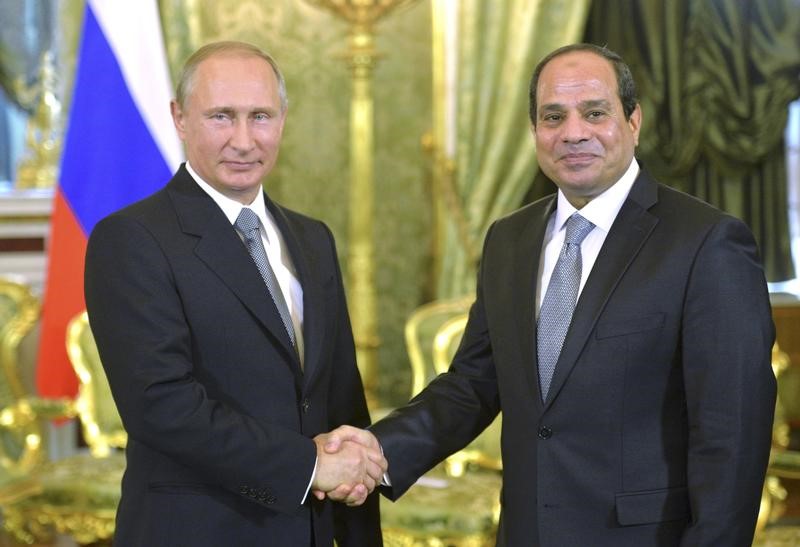 © Reuters. بوتين يبحث الأوضاع في سوريا مع الرئيس المصري