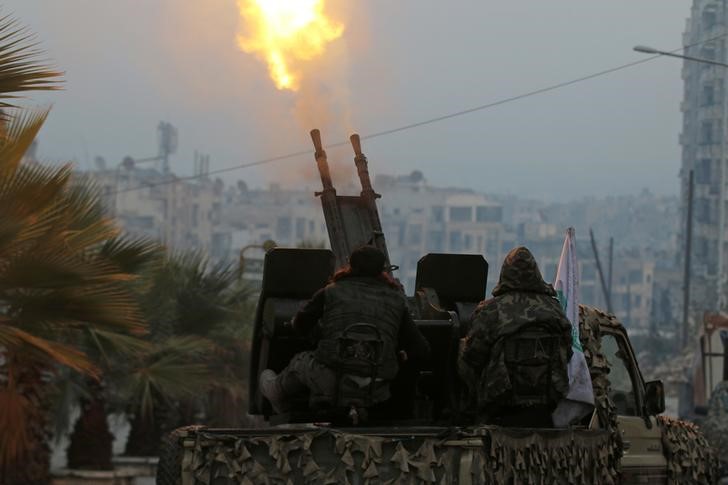 © Reuters. الجيش السوري الحر يعلن الالتزام بوقف إطلاق النار والمشاركة في محادثات