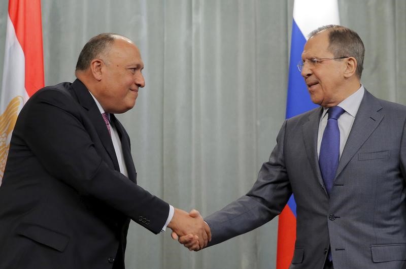 © Reuters. روسيا ومصر تتفقان على مواصلة المحادثات بشأن قضايا الشرق الأوسط