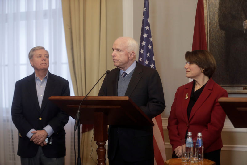 © Reuters. U.S. Senators Graham, McCain, and Klobuchar attend a news conference in Riga