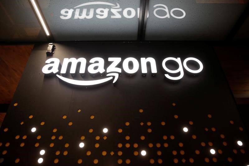 © Reuters. Amazon mira al cielo para almacenar productos