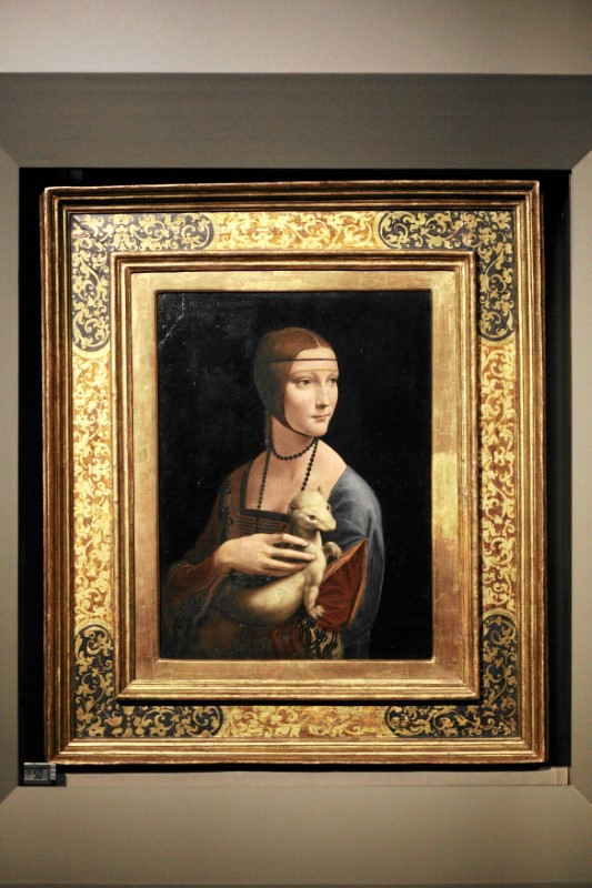 © Reuters. Leonardo da Vinci "Lady with an Ermine" painting is presented at an exhibition in Wawel Royal Castle in Krakow