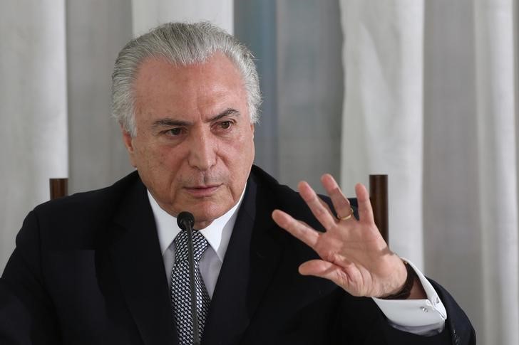 © Reuters. Brazil's President Temer attends a breakfast news conference with journalists for a news conference at Alvorada Palace in Brasilia