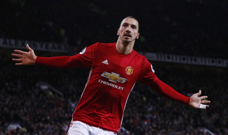 © Reuters. Manchester United's Zlatan Ibrahimovic celebrates scoring their second goal