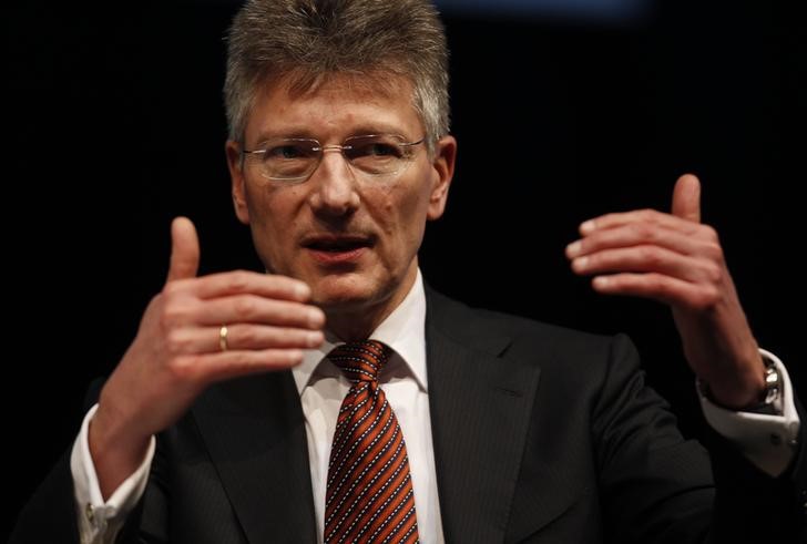 © Reuters. Degenhart, CEO of Germany's Continental AG speaks during the 'International CAR Symposium' in Bochum