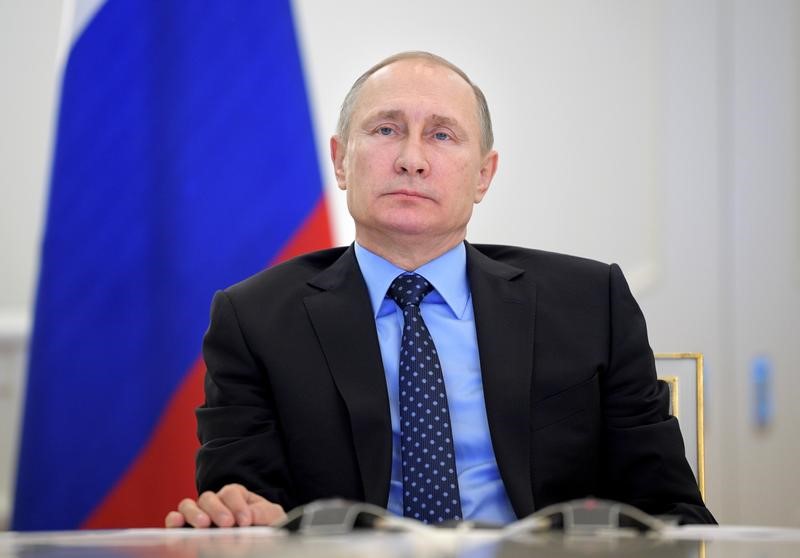 © Reuters. بوتين: روسيا لن تطرد أحدا ردا على العقوبات الأمريكية