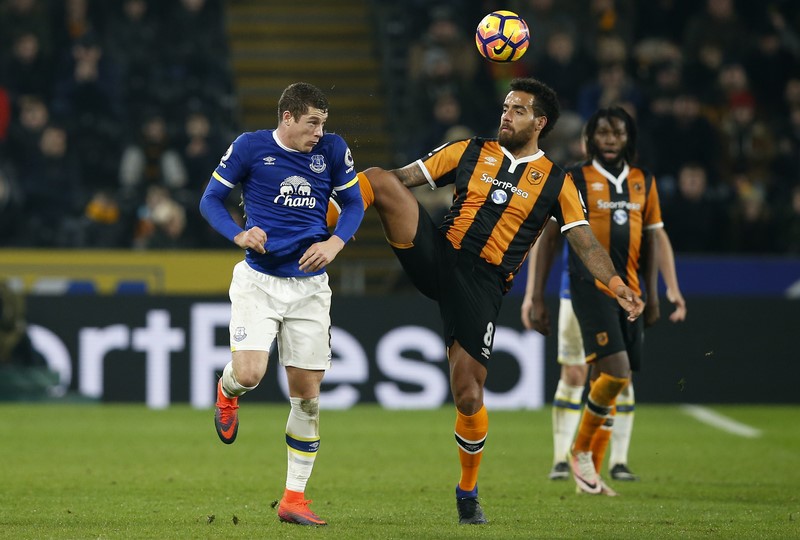 © Reuters. Everton's Ross Barkley in action with Hull City's Tom Huddlestone