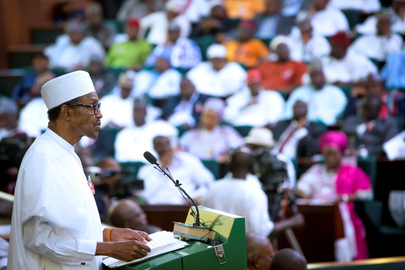 © Reuters. رئيس نيجيريا يقول إنه سيواصل جهود السلام في دلتا النيجر خلال 2017