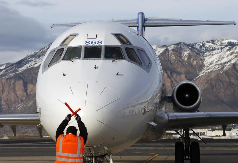 © Reuters. عودة طائرة إيرانية للمطار بعد إصابة محركها بعطل