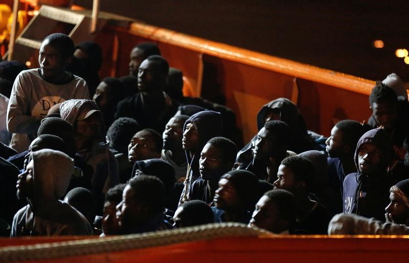 © Reuters. إيطاليا تسعى لتعقب وترحيل المهاجرين غير المتمتعين بحق الإقامة