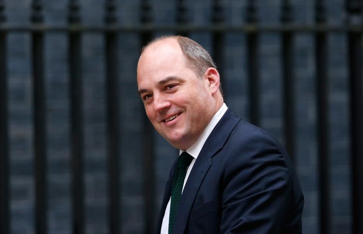 © Reuters. Ben Wallace arrives for Britain's Prime Minister David Cameron's first cabinet meeting at 10 Downing Street, in Westminster, London