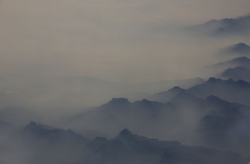 © Reuters. Beijing disfruta de un breve respiro aunque prevé que la nube de polución vuelva