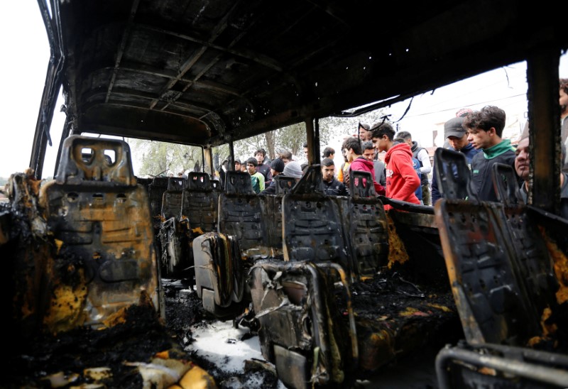 © Reuters. Un coche bomba mata al menos a 24 personas en Bagdad