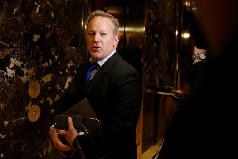 © Reuters. Chief Strategist & Communications Director for the Republican National Committee Sean Spicer arrives in the lobby of Republican president-elect Donald Trump's Trump Tower in New York