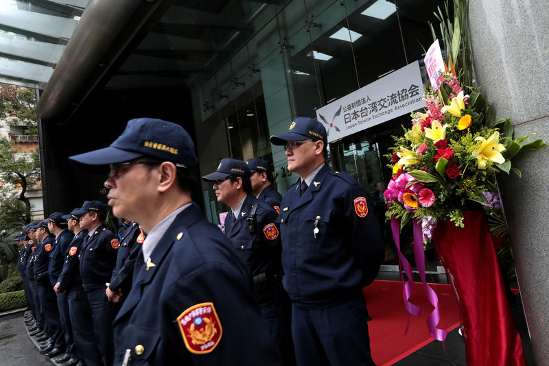 © Reuters. Police stand guard outside of "Japan-Taiwan Exchange Association", after a name-changing ceremony in Taipei , Taiwan