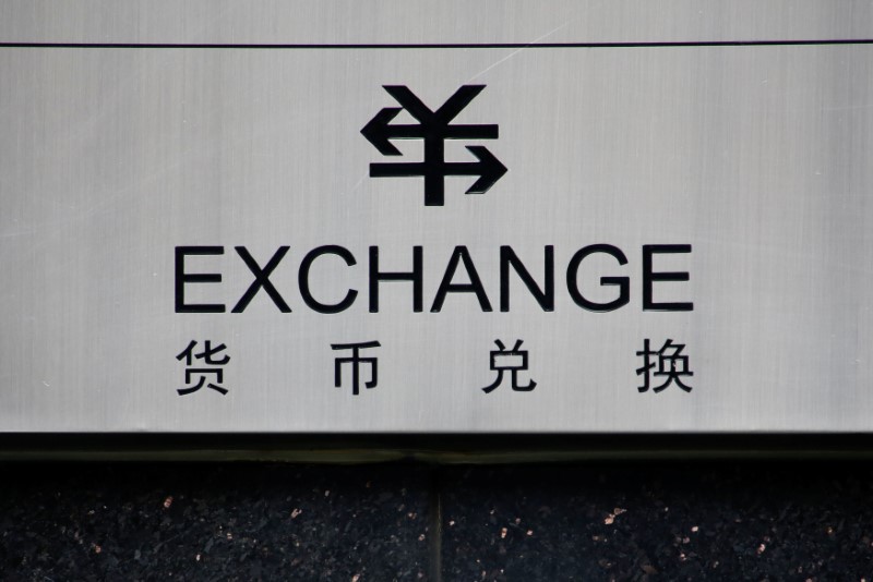 © Reuters. A sign for foreign currency exchange is seen at a branch of the ICBC bank in Beijing
