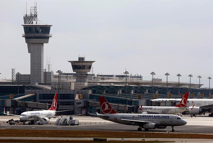 © Reuters. Aeroporto Ataturk, em Istambul