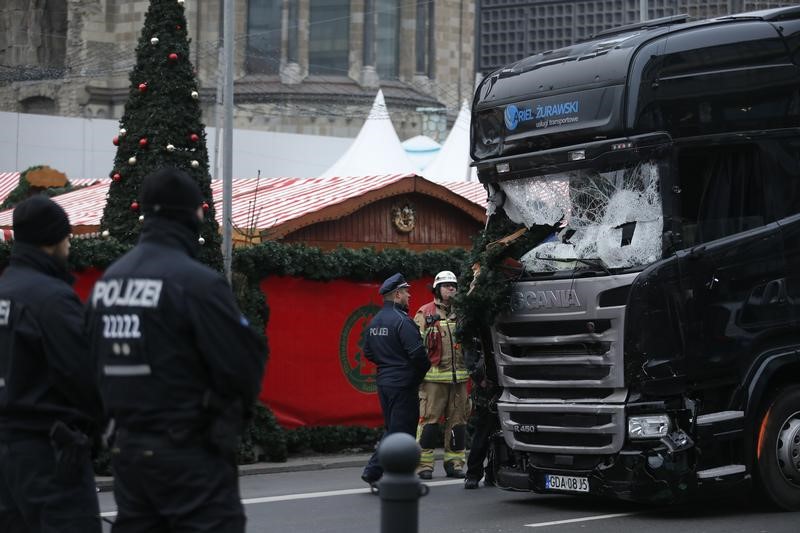© Reuters. وزير ألماني يتطلع إلى إصلاح الشرطة بعد الهجوم على سوق لعيد الميلاد