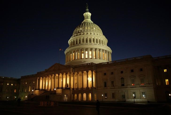 © Reuters. The U.S. Capitol Building is lit at sunset in Washington