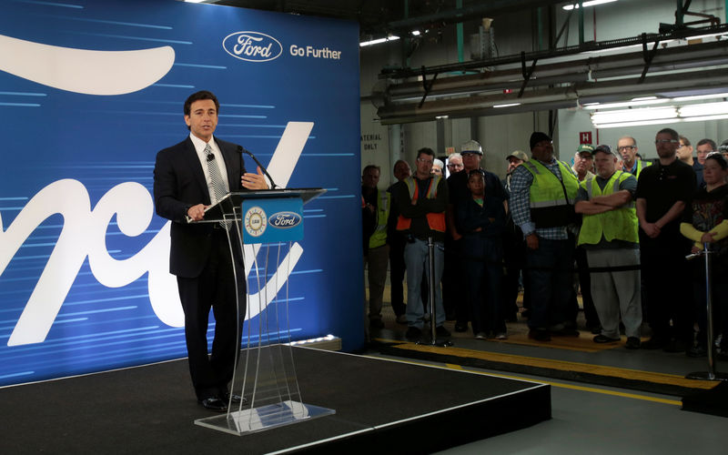 © Reuters. Ford Motor Co. president and CEO Mark Fields makes a major announcement during a news conference at the Flat Rock Assembly Plant in Flat Rock, Michigan