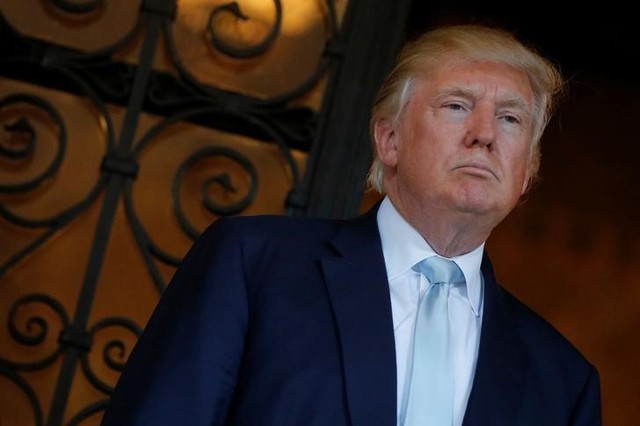 © Reuters. U.S. President-elect Trump delivered brief remarks to reporters at the Mar-a-lago Club in Palm Beach, Florida