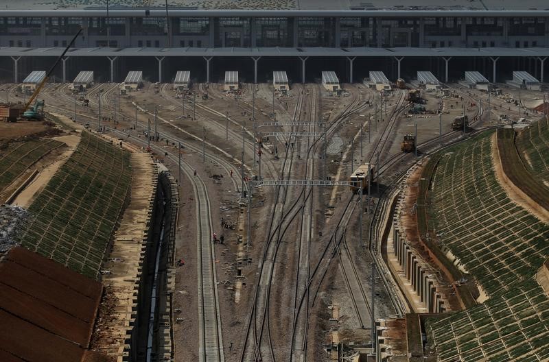 © Reuters. China planea gastar 94.000 millones de euros en líneas férreas en 2017