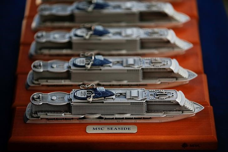 © Reuters. Modellini della nave da crociera MSC Cruises Sea Side durante una cerimonia Fincantieri a Monfalcone, vicino Trieste.