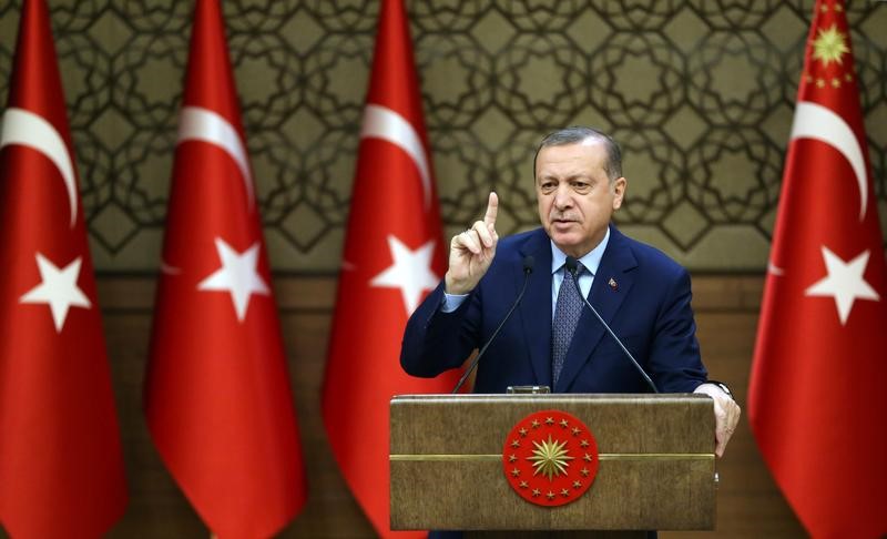 © Reuters. إردوغان يدعو البنوك التركية لخفض أسعار الفائدة