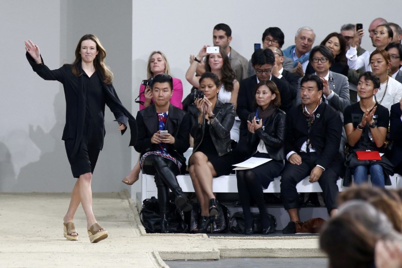 © Reuters. FILE PHOTO  Clare Waight Keller appears on the runway after presenting her Spring/Summer 2014 women's ready-to-wear collection for French fashion house Chloe during Paris Fashion Week