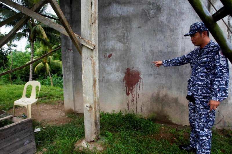 Homens armados ligados a rebeldes muçulmanos invadem prisão nas Filipinas e libertam mais de 150