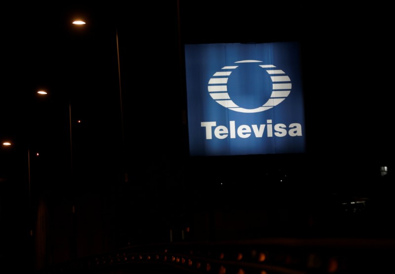 © Reuters. The logo of broadcaster Televisa is seen outside its headquarters in Mexico City