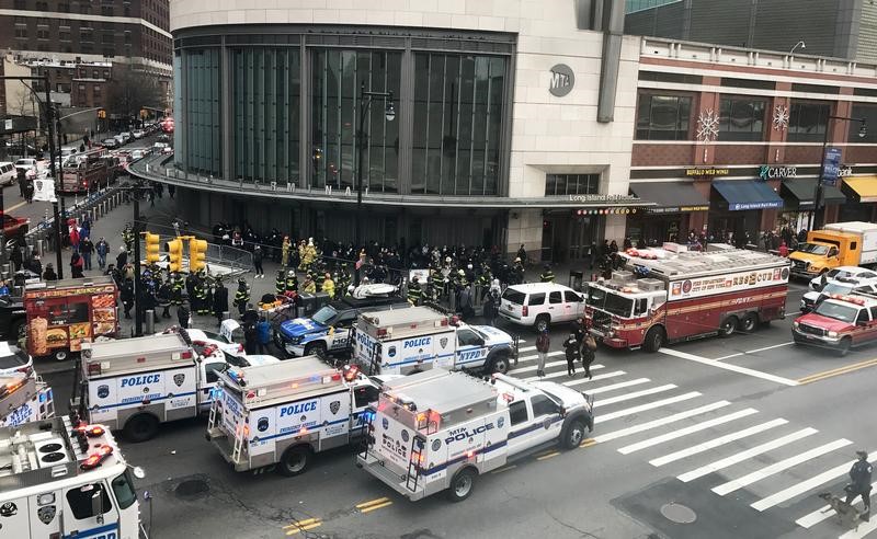 © Reuters. Un descarrilamiento en Nueva York deja al menos 37 heridos
