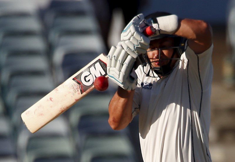 © Reuters. New Zealand's Ross Taylor plays a shot during the third day of the second cricket test match against Australia at the WACA ground in Perth, Western Australia