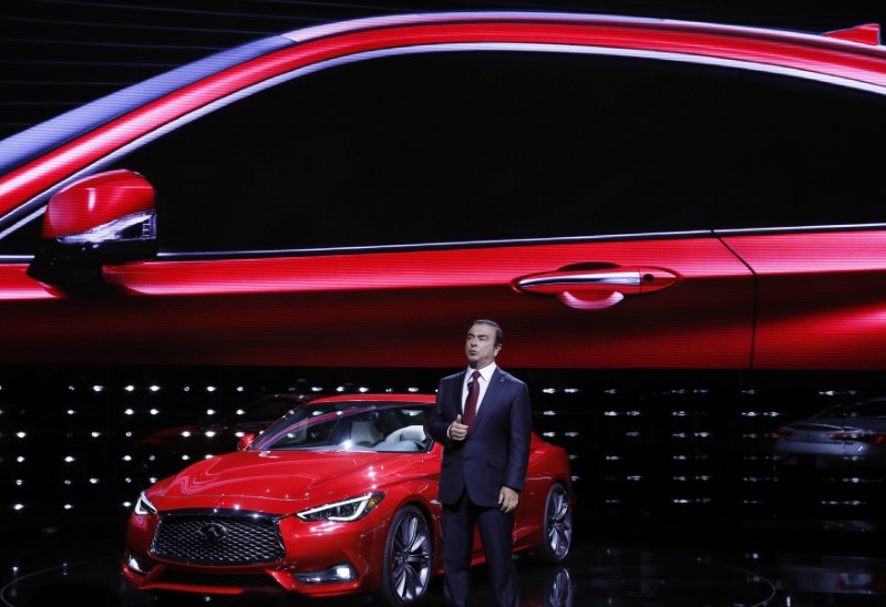 © Reuters. Carlos Ghosn, Chairman and CEO of Nissan, introduces the 2017 Infiniti Q60 at the North American International Auto Show in Detroit