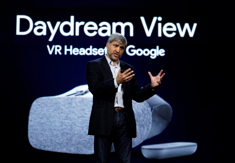 © Reuters. Amit Singh, vice president of Google business operations virtual reality and augmented reality talks about his company's VR headset during the Huawei keynote address at CES in Las Vegas