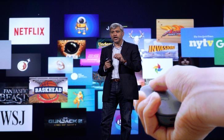 © Reuters. Amit Singh, vice president of Google business operations virtual reality and augmented reality speaks during the Huawei keynote address at CES in Las Vegas