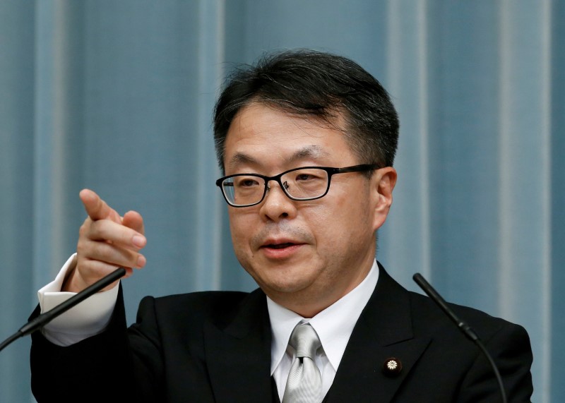 © Reuters. Japan's Minister of Trade and Industry Hiroshige Seko speaks at a news conference in Tokyo