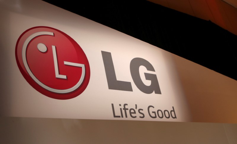 © Reuters. FILE PHOTO - LG company logo is seen following an event during the annual Consumer Electronics Show in Las Vegas