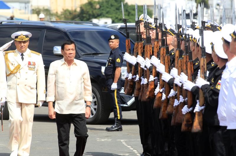 © Reuters. رئيس الفلبين يأمل أن تصبح روسيا حليفة وحامية لبلاده