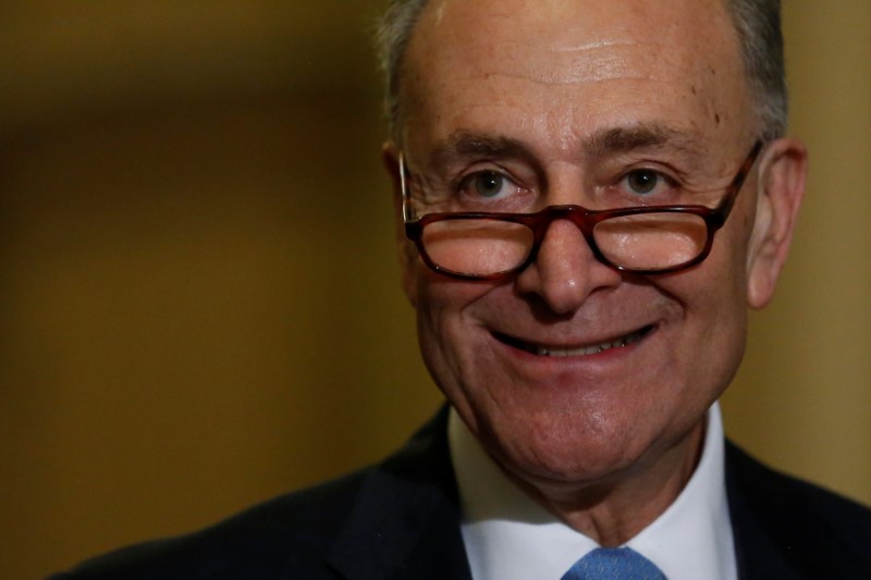 © Reuters. Schumer speaks with reporters after the weekly Senate Democratic caucus luncheon at the U.S. Capitol on Washington