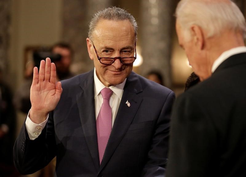 © Reuters. LE PRÉSIDENT TRUMP QUALIFIE DE "CLOWN EN CHEF" LE SÉNATEUR DÉMOCRATE SCHUMER