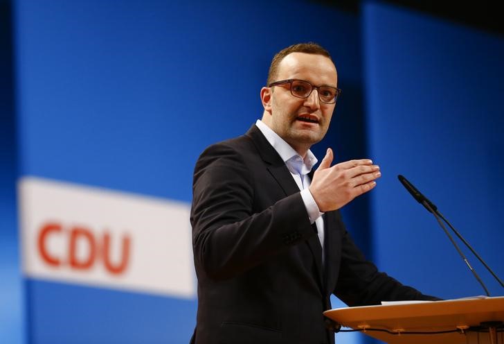 © Reuters. Delegate Spahn holds an election campaign speech during the Christian Democratic Union (CDU) party convention in Cologne