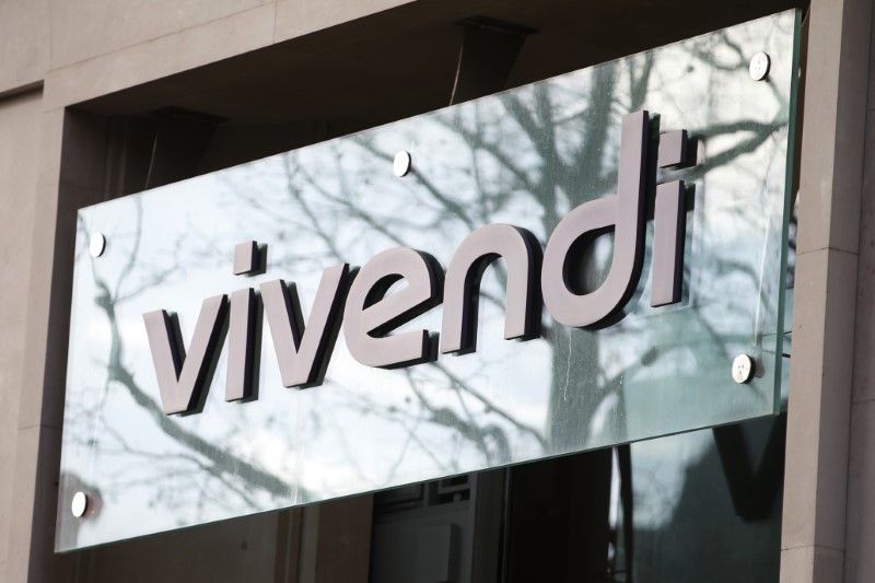© Reuters. The Vivendi logo is pictured at the main entrance of the entertainment-to-telecoms conglomerate headquarters in Paris