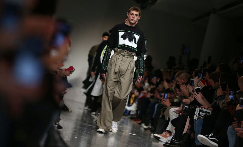 © Reuters. Models present creations at the Liam Hodges catwalk show during London Fashion Week Men's 2017 in London