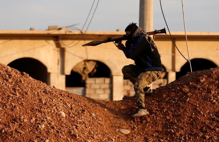 © Reuters. الجيش العراقي يواجه معركة شرسة لدى محاولة دخول الموصل من الشمال