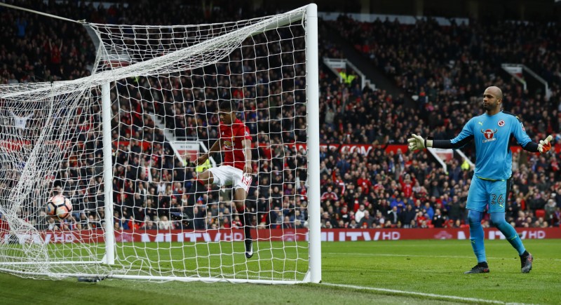 © Reuters. Manchester United's Marcus Rashford scores their fourth goal past Reading's Ali Al Habsi