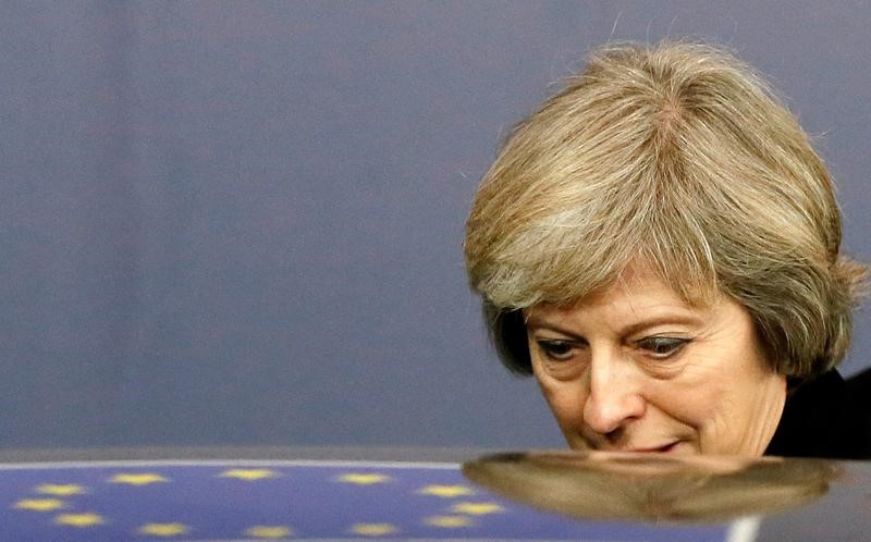 © Reuters. May dice establecerá la estrategia sobre el Brexit en las próximas semanas