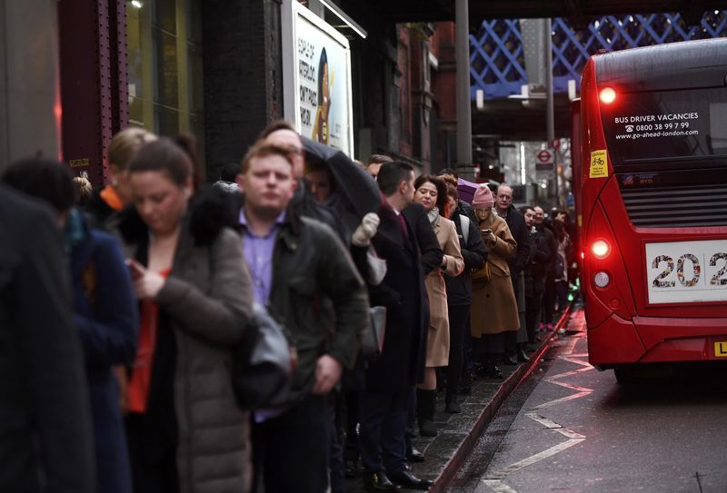 © Reuters. El metro de Londres comienza una semana de huelga de transporte en Gran Bretaña