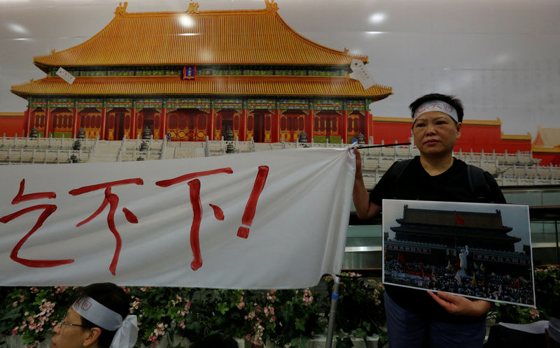 © Reuters. Hongkoneses prometen homenaje sobre Tiananmen en lugar de Museo del Palacio
