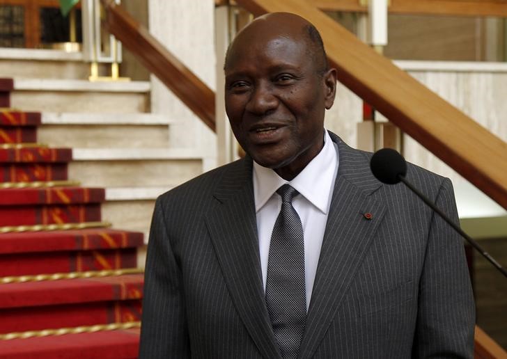 © Reuters. Ivory Coast Prime Minister Daniel Kablan Duncan smiles after the annoucement of the new government at the presidential palace in Abidjan